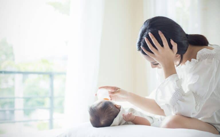 Caroline Billiet, psychologue clinicienne à Lille, propose un accompagnements psychologique personnalisé et à domicile aux jeunes mamans souffrant de baby blues ou de dépression du post partum.